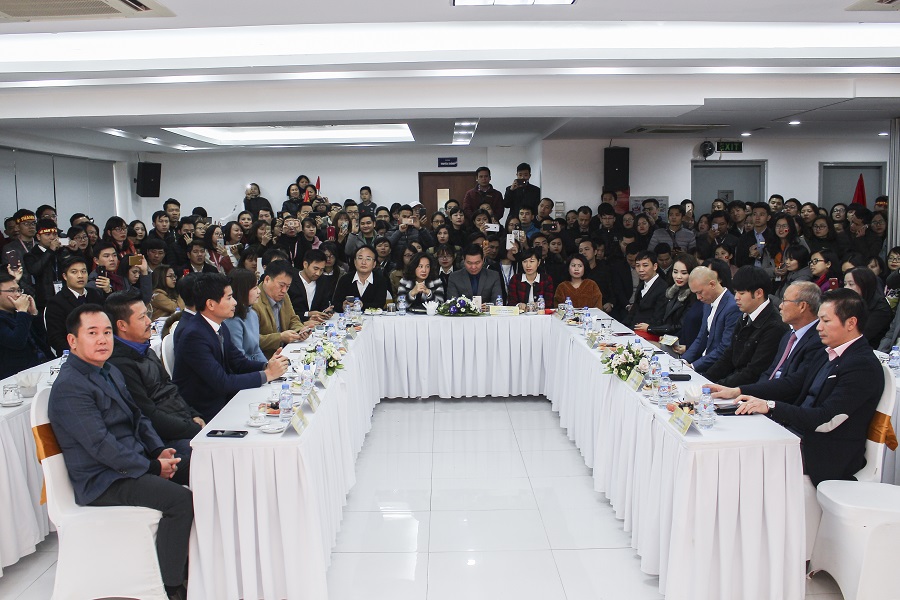 CENGROUP trao tặng căn hộ “phong cách hàn quốc” cho HLV Park Hang Seo