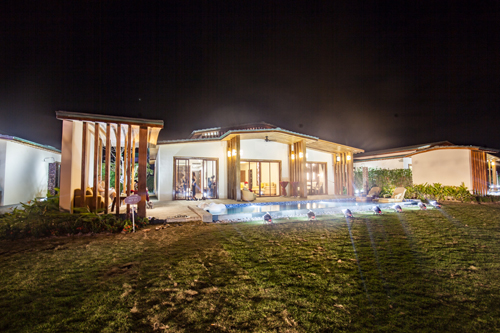 thiet-ke-sang-trong-cua-biet-thu-mau-m-venpick-cam-ranh-1