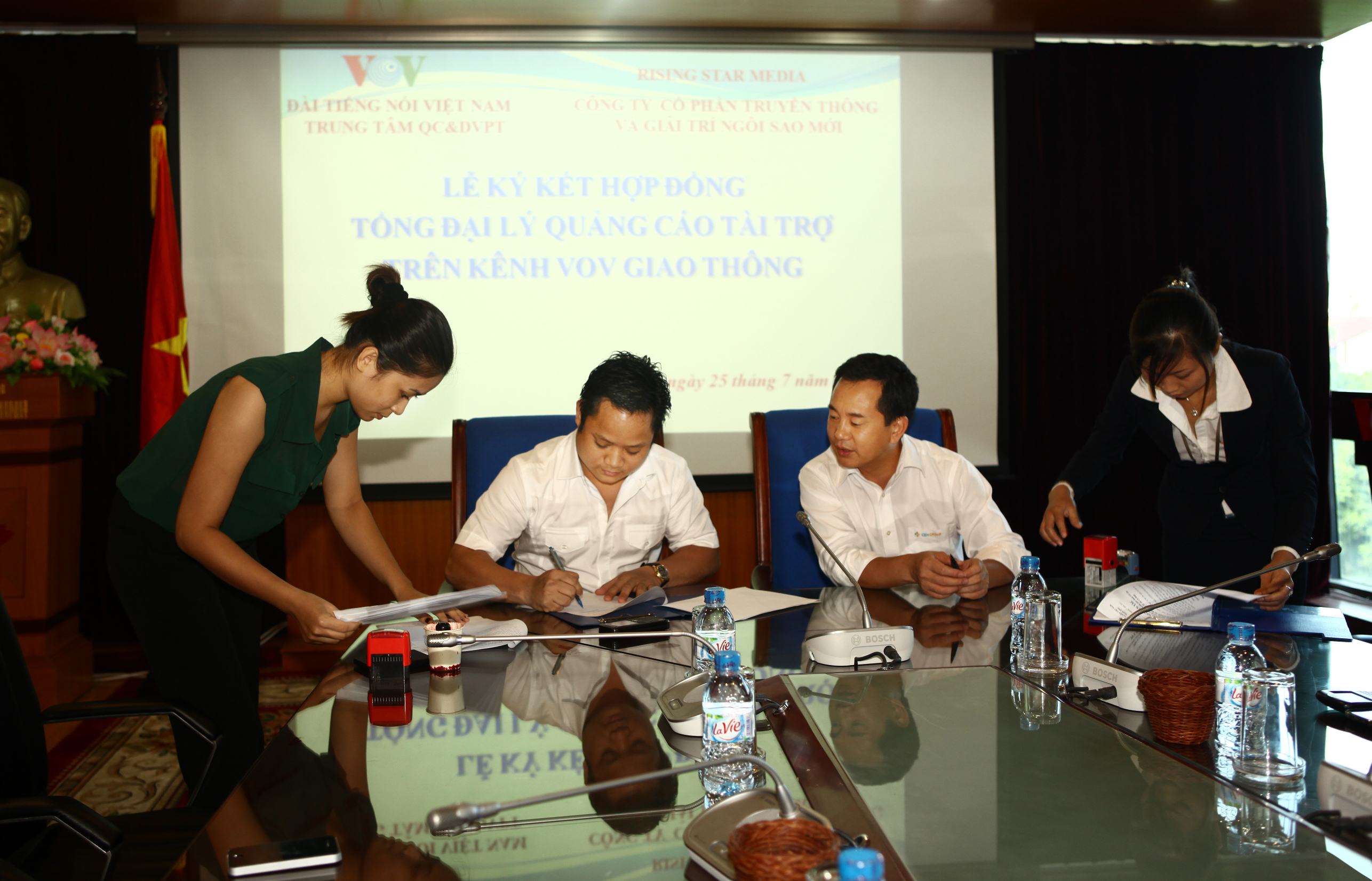 cenland ký kết vov giao thông